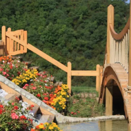 Zumrut Bahce מוטל