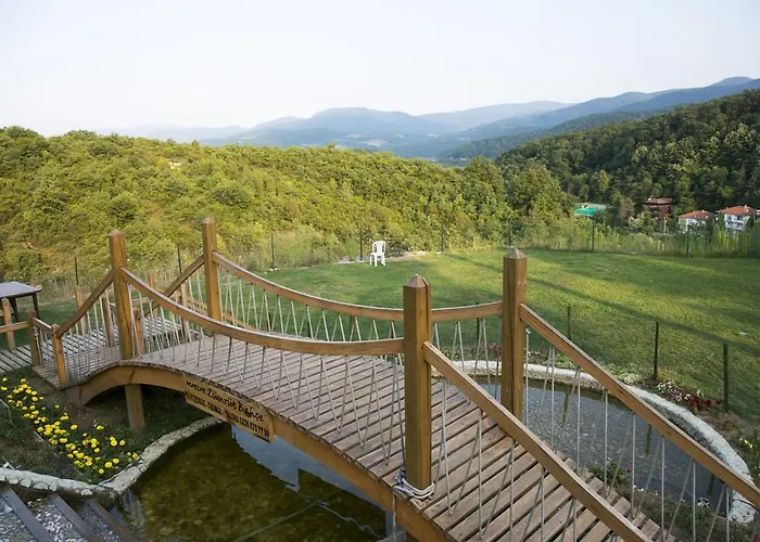 モーテル Zumrut Bahce *